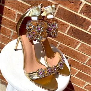 Beautiful sexy🤩vintage stilettos strap pumps💕